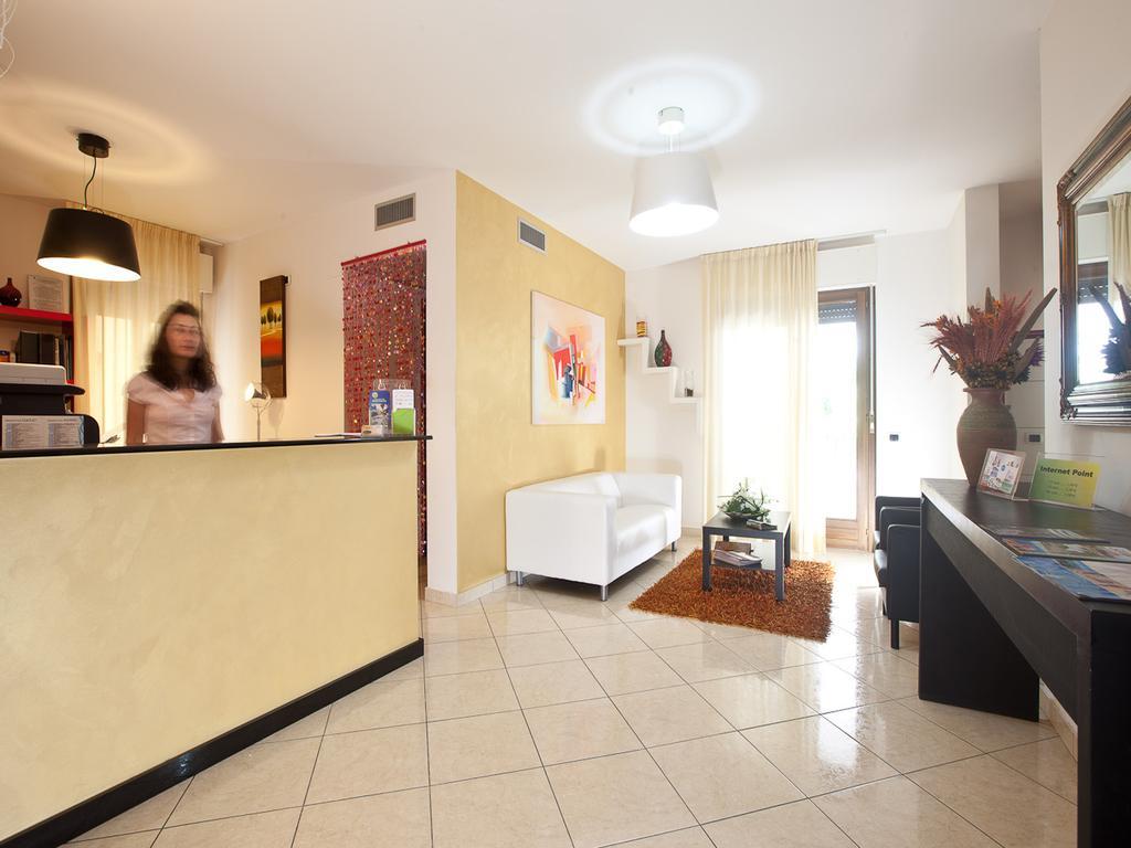 Residence La Guirita Tortoreto Eksteriør billede